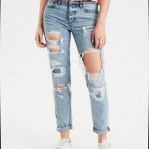 American Eagle Tomgirl Relaxed Distressed Button Fly Light Wash Jeans Size 4